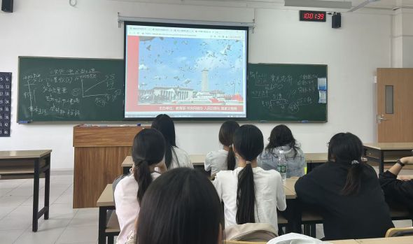 我校组织观看《大学篇：大国担当》思政大课 凝聚青年学子报国力量