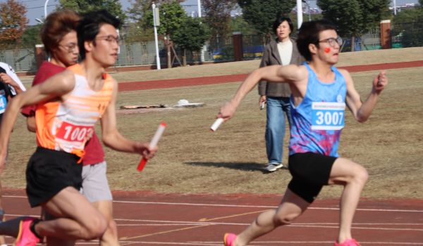 运动会圆满落幕！让我们重温那些定格在冬日暖阳下的精彩瞬间