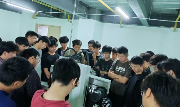 业界厚礼添翼美珈 产教融合共育英才