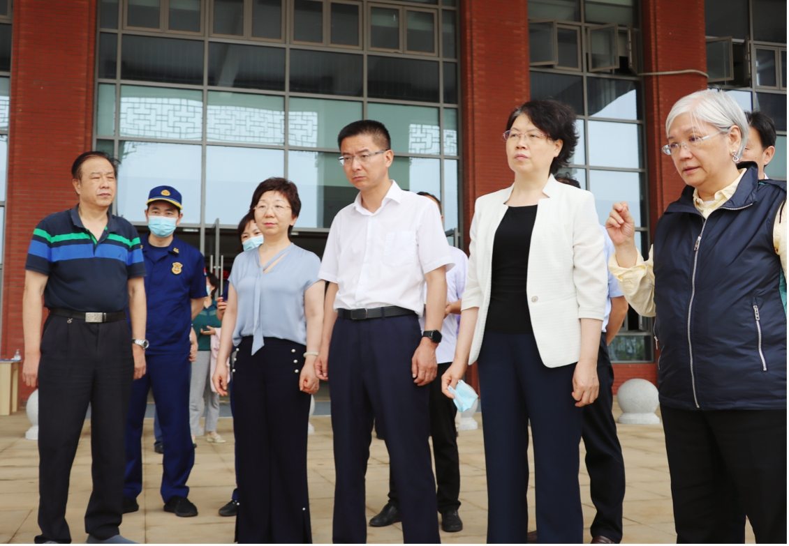 肖菊华同志到我校检查指导工作