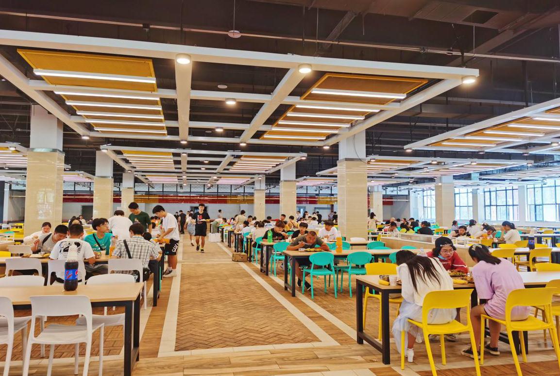 各地学子参观美珈职院