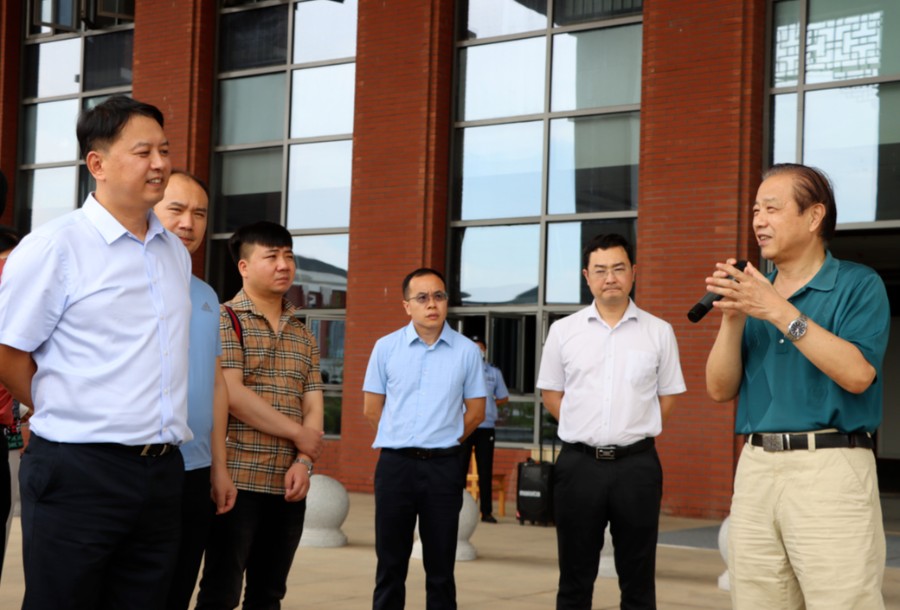 广西湖北商会投资考察团来我校考察