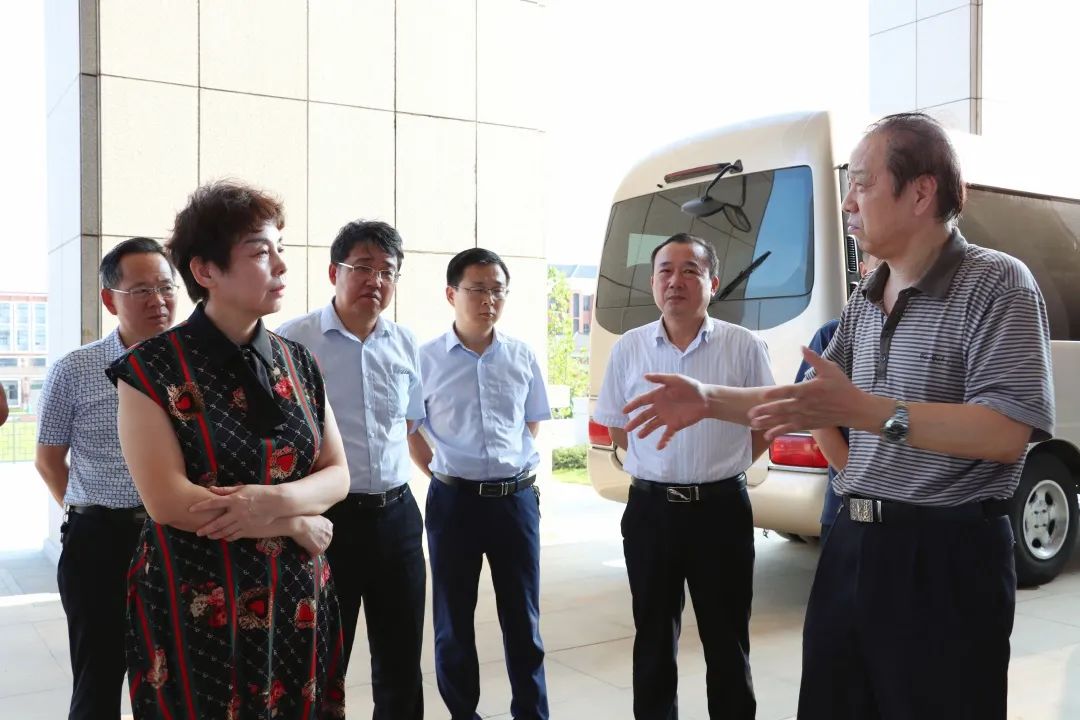 武汉城市圈政协主席论坛秘书处调研组到我校调研