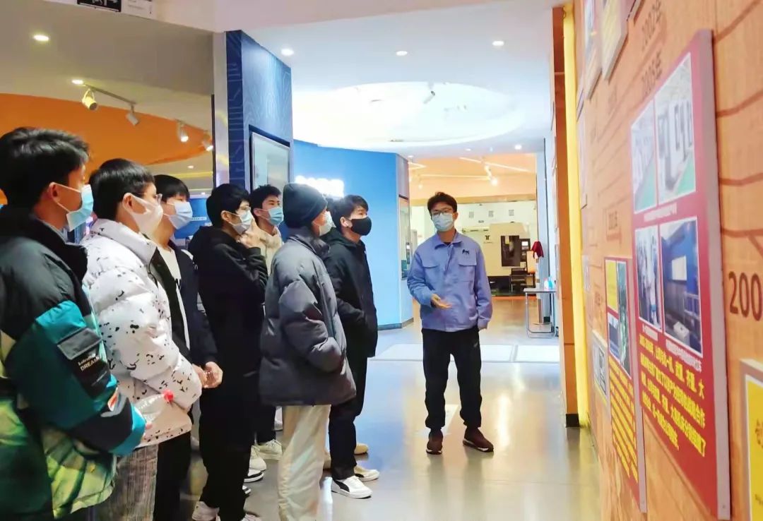 观摩中学习 交流中成长  美珈学子赴武汉华中数控股份有限公司参观学习观摩中学习