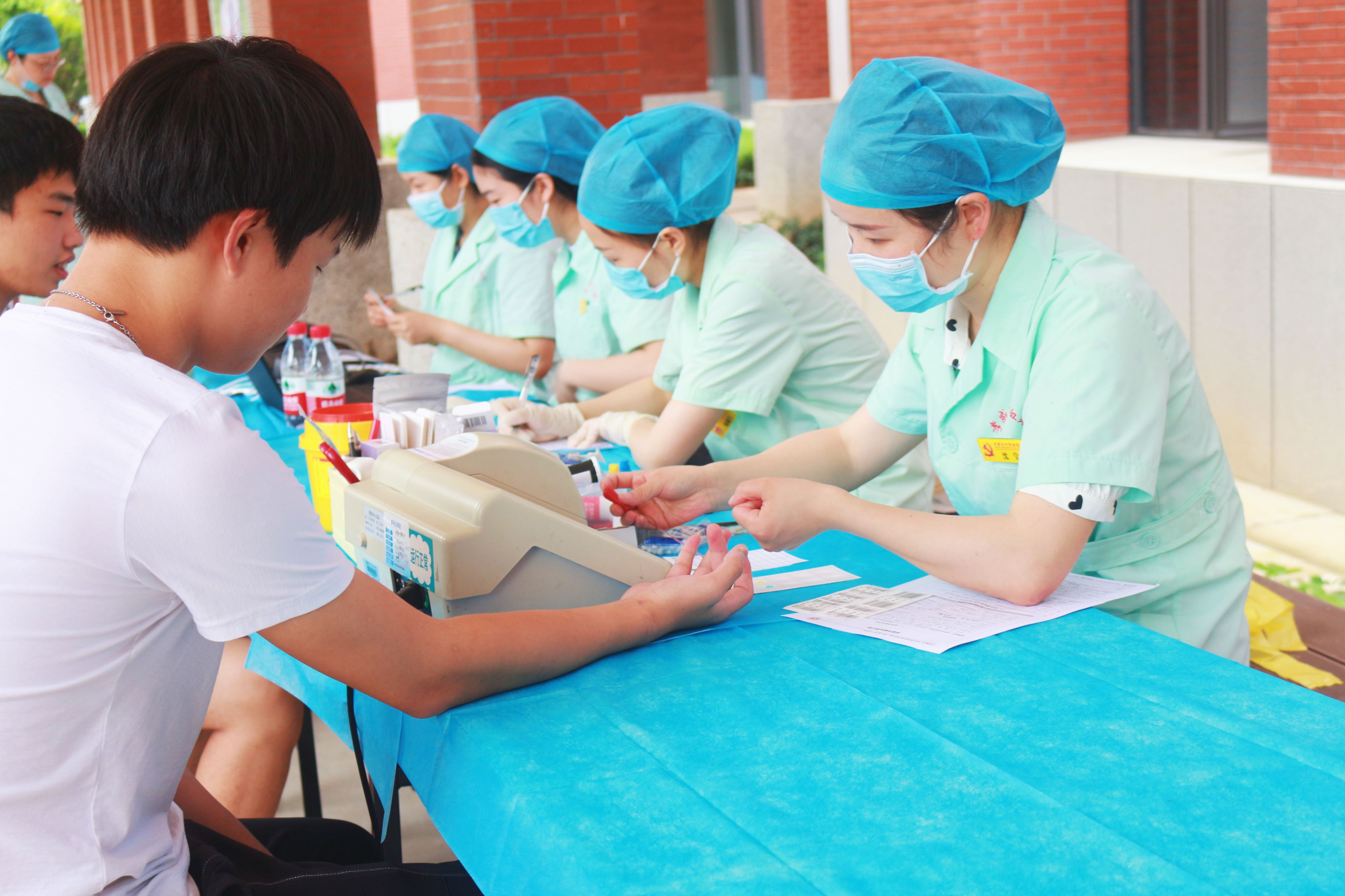 付一臂之力献青春力量，美珈职院开展无偿献血活动