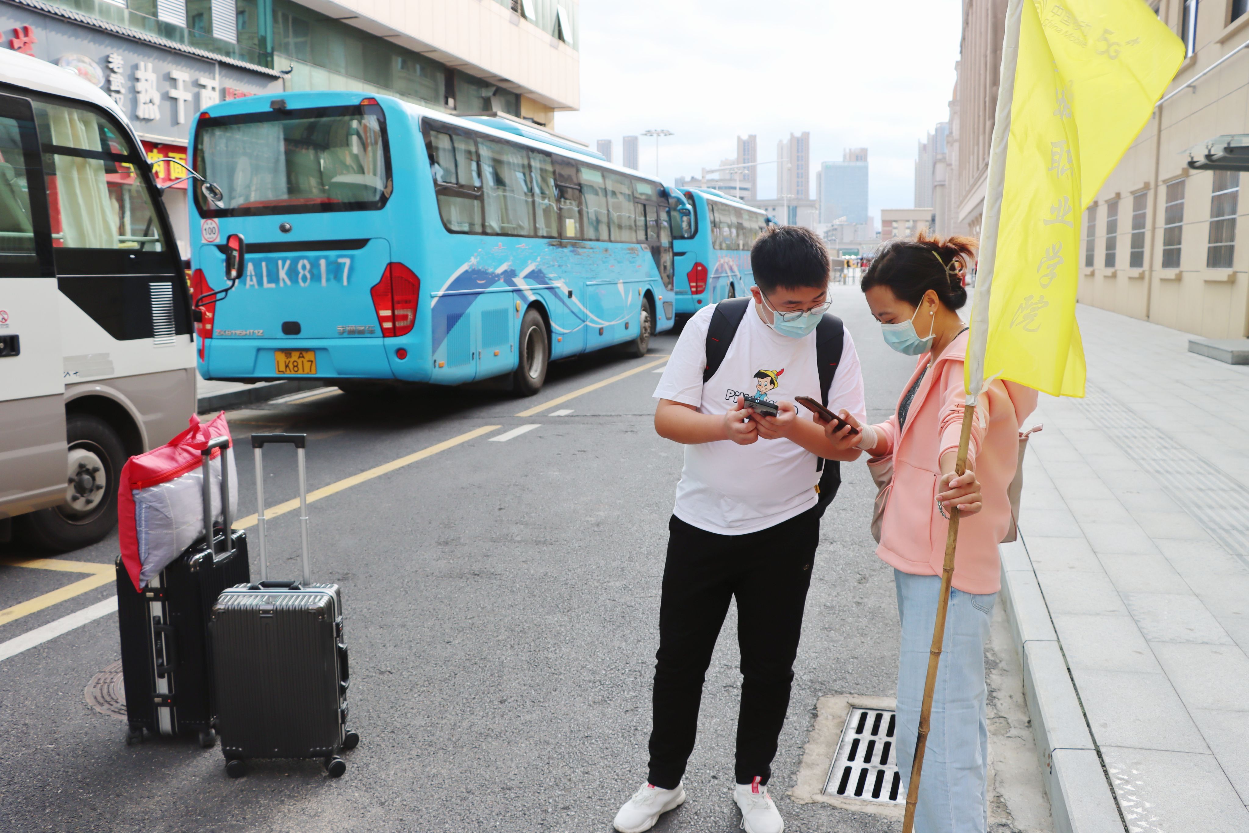 到位！美珈职院专车&ldquo;无缝&rdquo;接送美珈学子安全返校