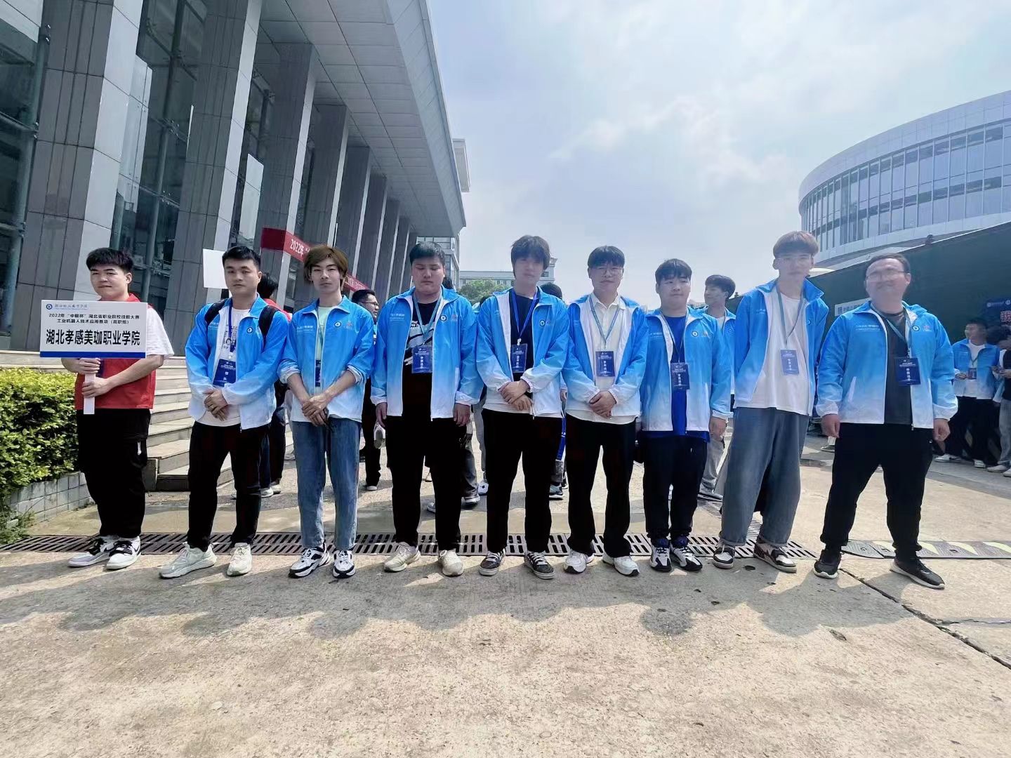 一路披荆斩棘，职业竞技中探花