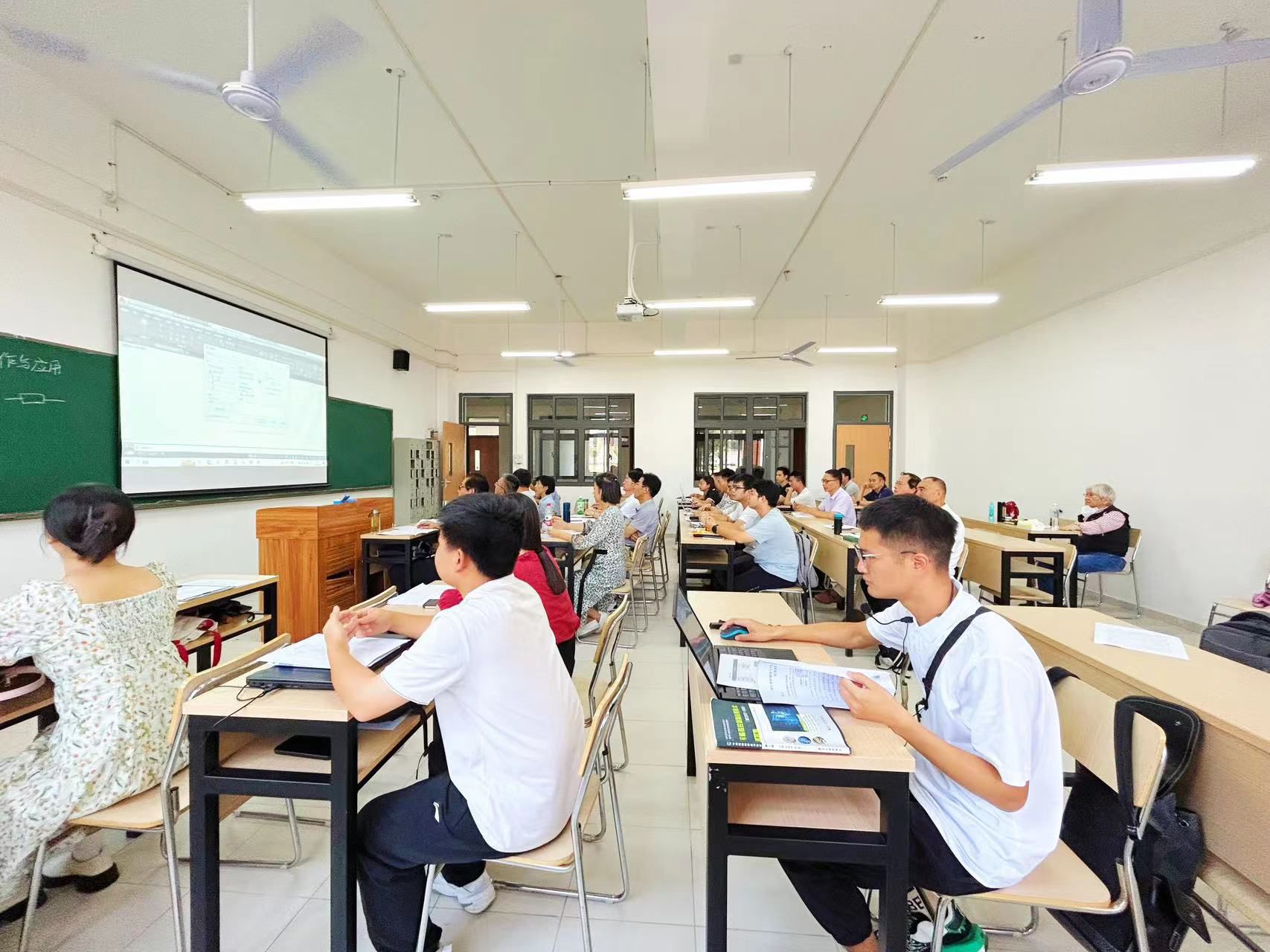 一堂好课是&ldquo;磨&rdquo;出来的！| 美珈新进教师在课堂教学能力过关考核中精彩&ldquo;亮剑&rdquo;（二）