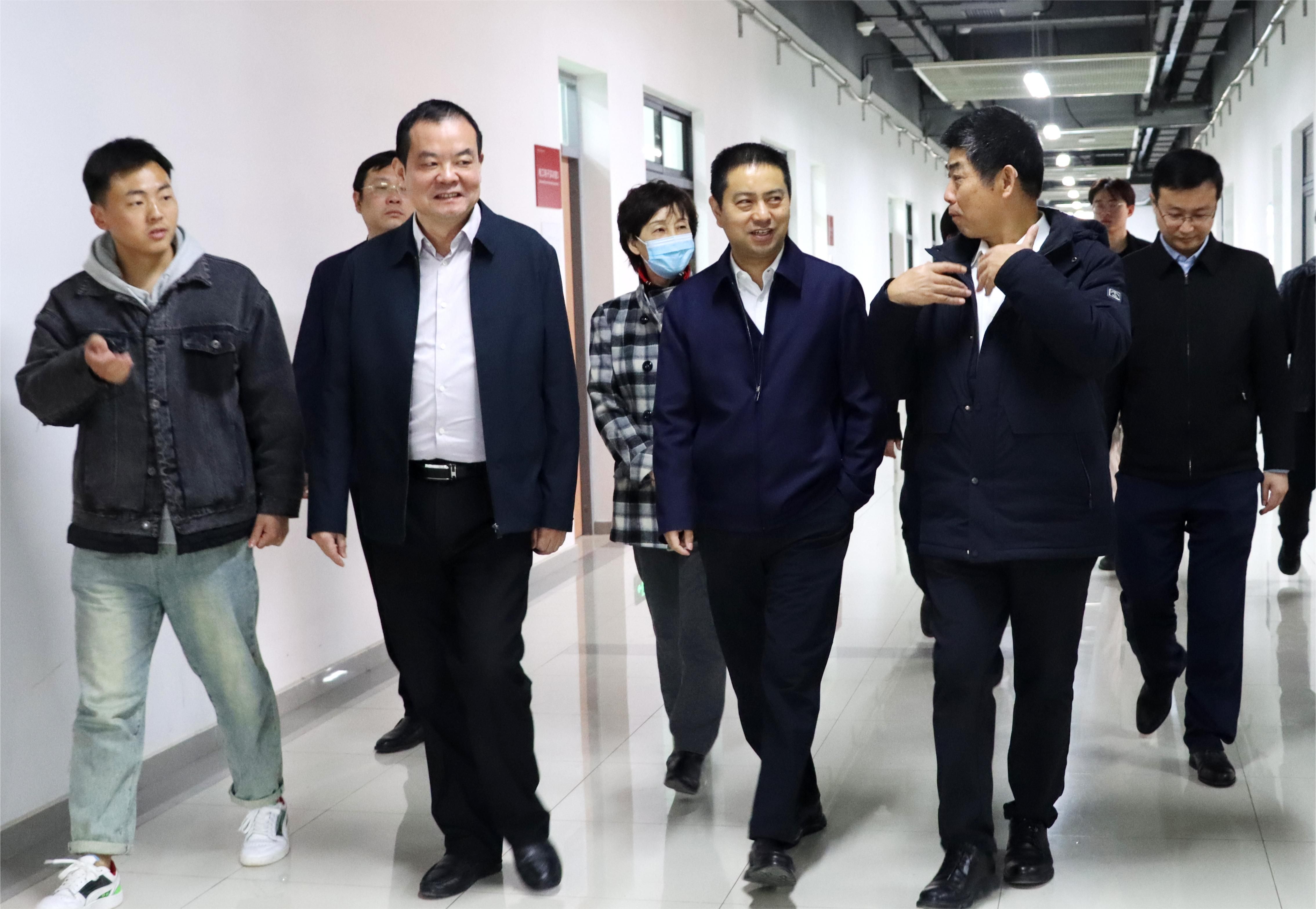 孝感市委常委、市纪委书记刘亚锋莅临美珈职院调研指导