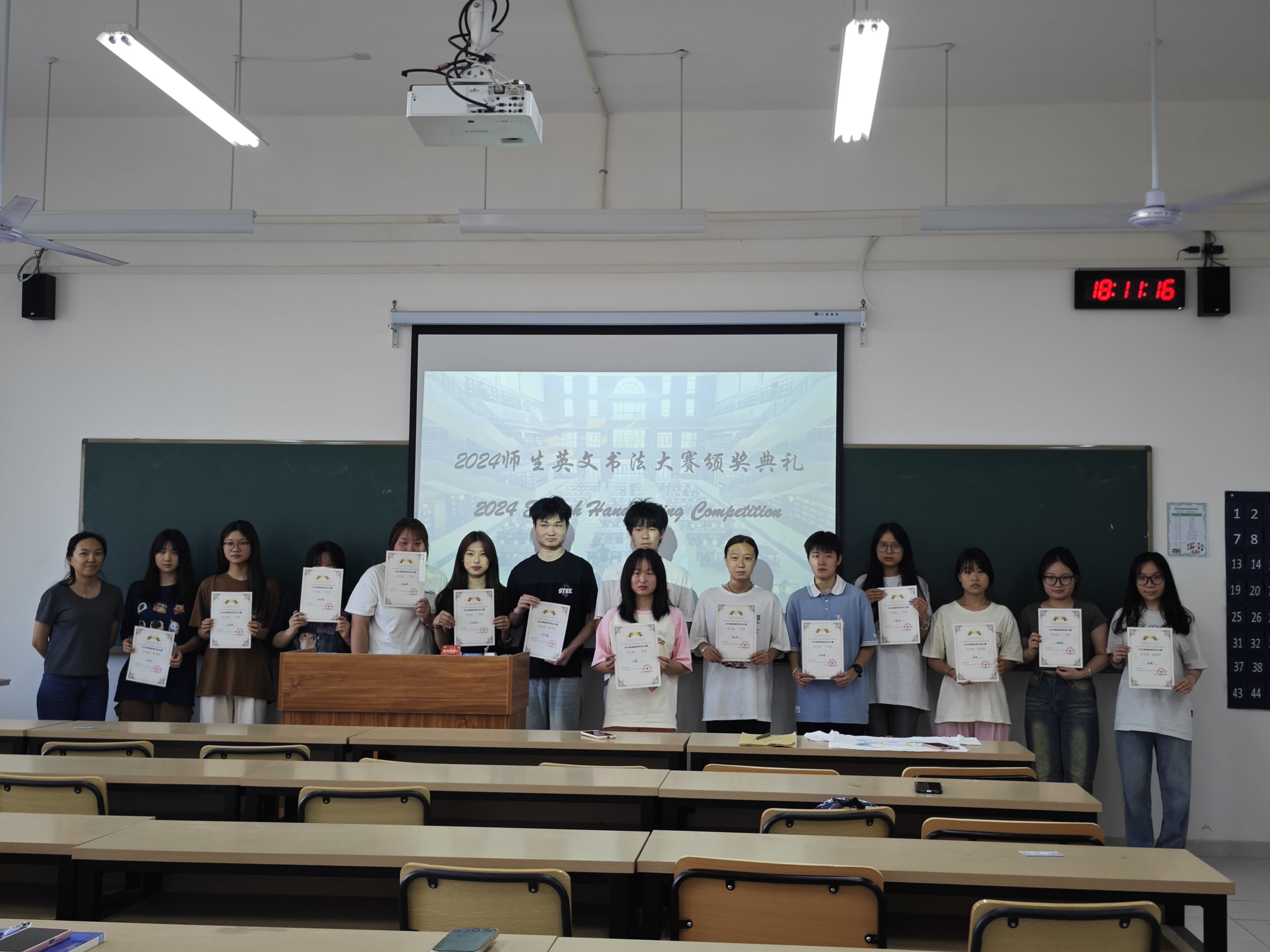 我校外国语学院举办师生英文书法大赛，英文书法也可以这么美！