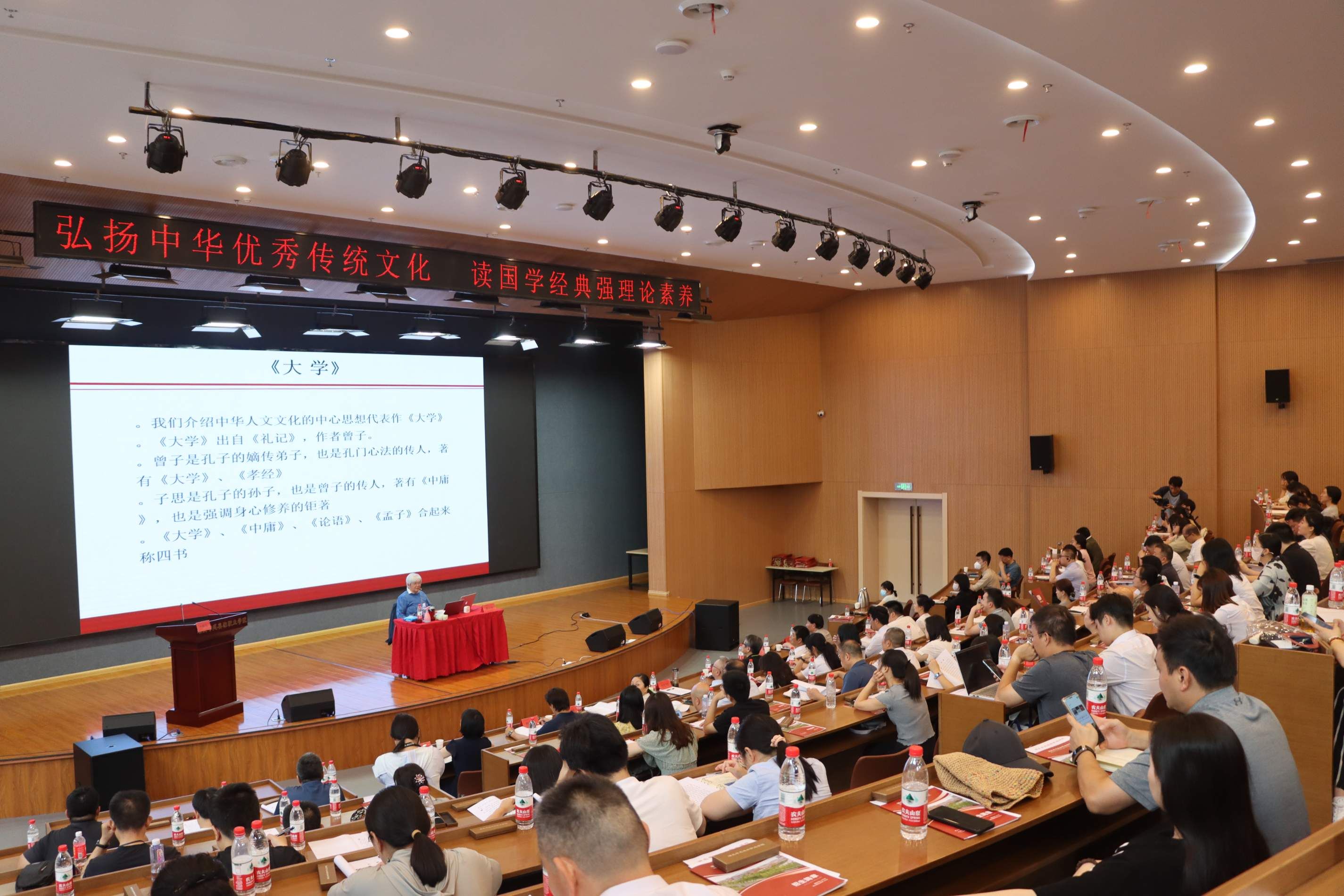 武汉市台办这堂国学课&ldquo;移师&rdquo;美珈|市台协会长、我校名誉校长萧永瑞主讲《大学》