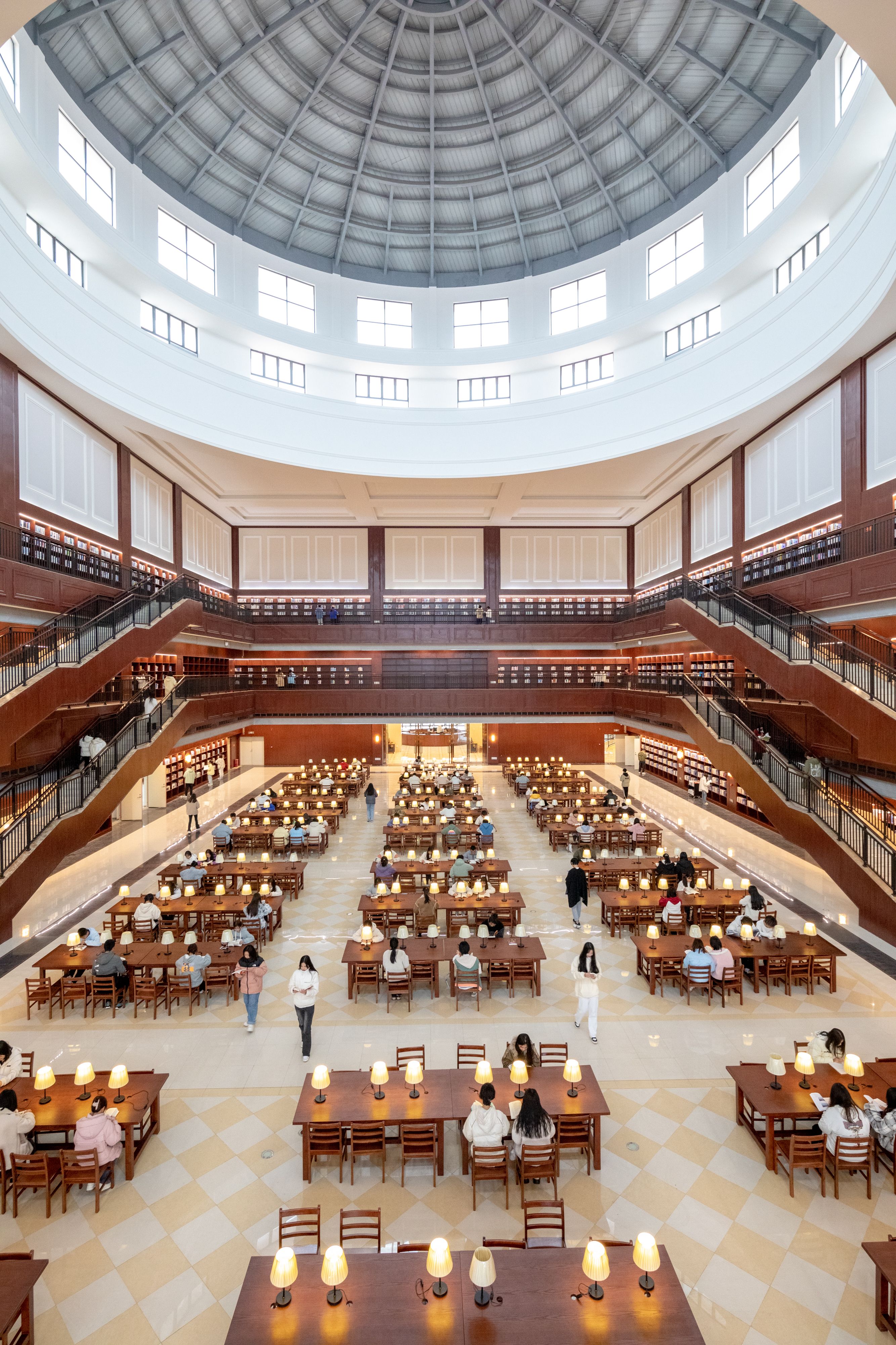 见证一场特别的双向奔赴&mdash;&mdash;电影剧组取景我校图书馆