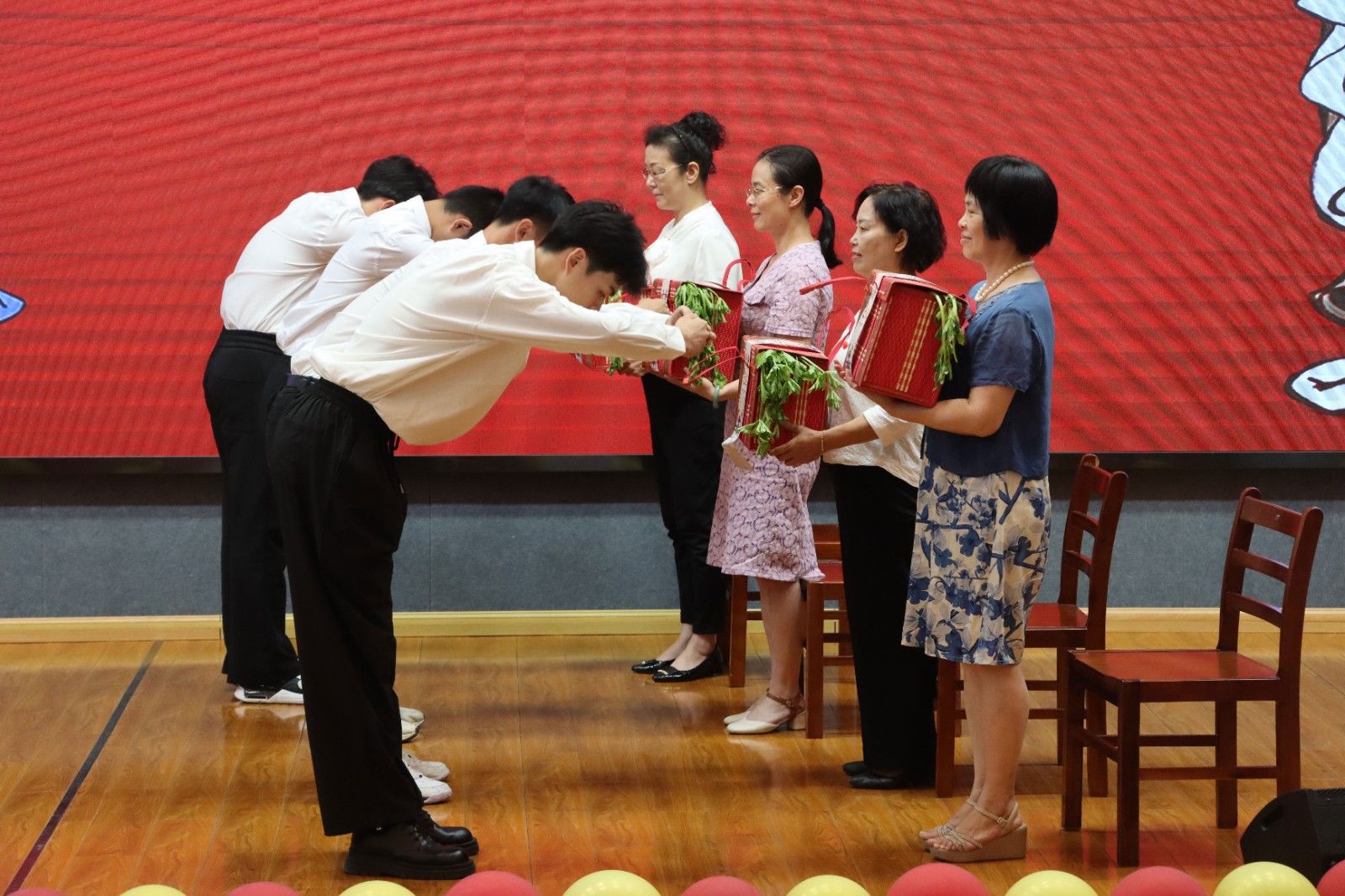 弘扬教育家精神，共绘美珈新篇章|我校表彰先进隆重庆祝第40个教师节