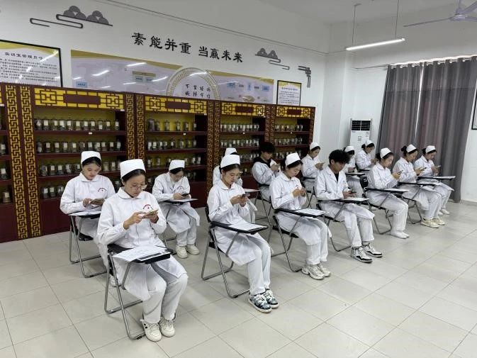 武汉亚心总医院莅临我校，精选2025年护理专业实习生