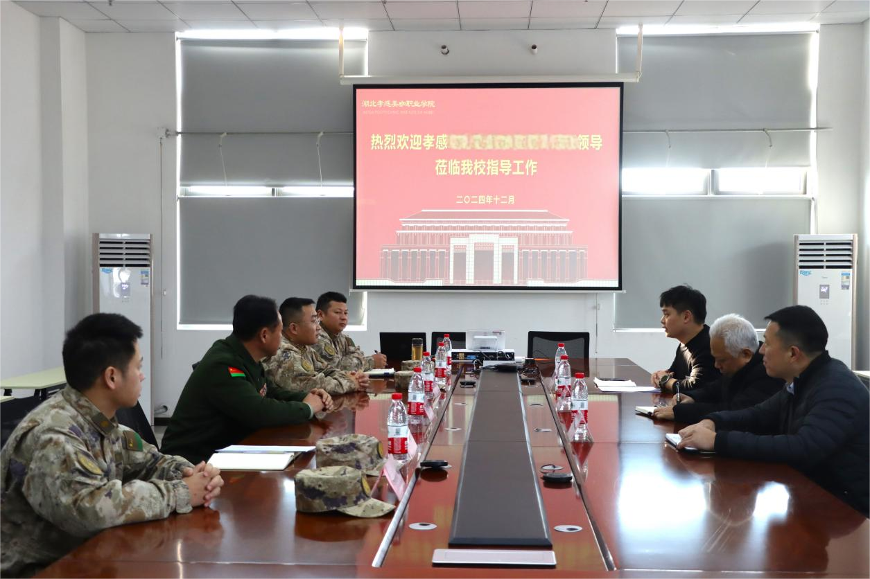 携笔从戎！我校征兵动员宣传已展开