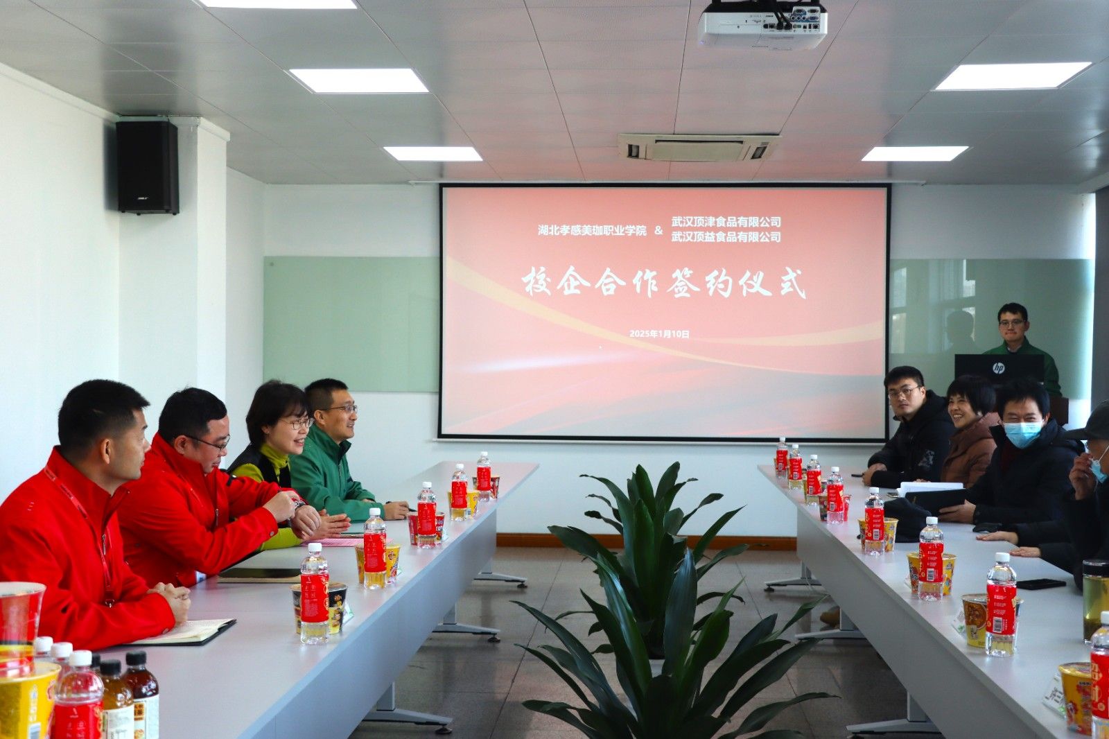 签约！康师傅控股武汉顶津、顶益食品有限公司成为我校&ldquo;就业实训基地&rdquo;